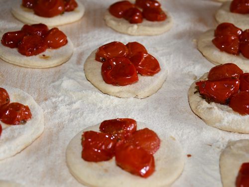 focaccine con pomodorini confit