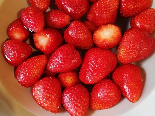 mousse di fragole fragole lavate